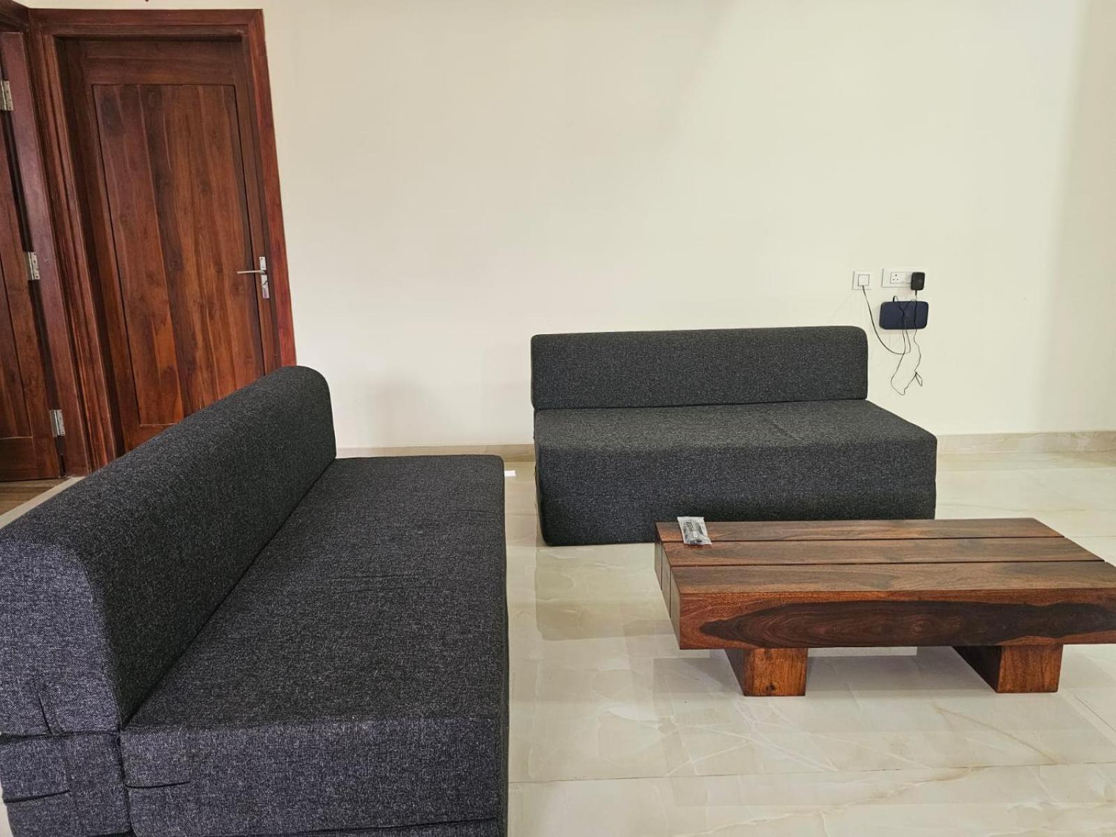 The Nest Bed and Breakfast Μπουμπάνεσβαρ Εξωτερικό φωτογραφία
